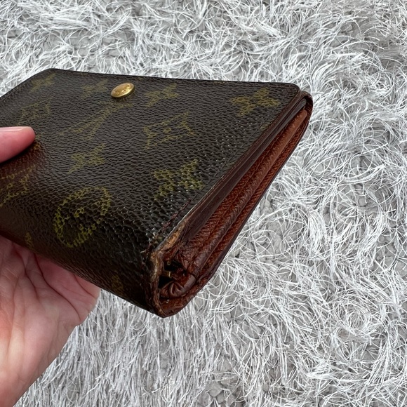 LOUIS VUITTON MONOGRAM WALLET - Picture 8 of 13